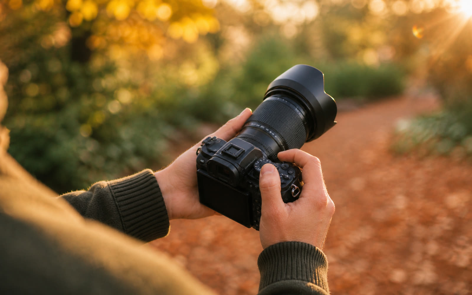 Ruce učící se ovládat fotoaparát